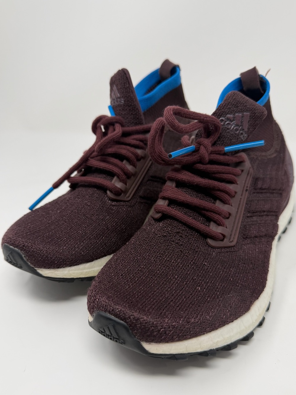 Adidas Men’s Ultraboost Maroon Knit Running Sneakers with Blue Accent Sz. 6